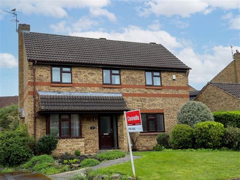 4 Bed Detached House For Sale In Thorn Stile Close Cubbington