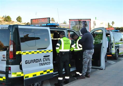 La Guardia Civil realizará 5 000 controles de alcohol y drogas en la