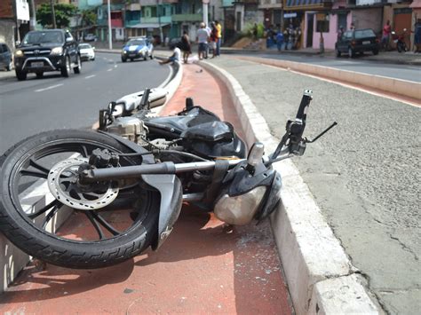 Trag Dia No Tr Nsito De Lem Motociclista Morre Ap S Ser Atropel