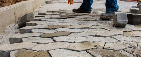 Cachoeiro ES Obras de urbanização chegam a mais uma rua do bairro