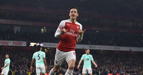 Mesut Ozil Makes Arsenal Feelings Clear With Nine Word Message After