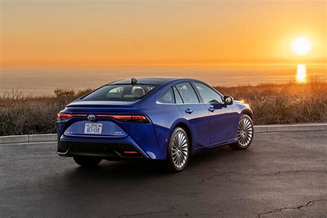 2021 Toyota Mirai first drive review: Like a hydrogen-powered Lexus - CNET