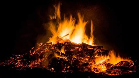 How To Make A Fire Banner » FireLogs