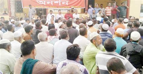 State-owned jute mill workers observe symbolic hunger strike