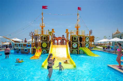 TITANIC ROYAL-FAMILIES AND COUPLES ONLY RESORT HURGHADA