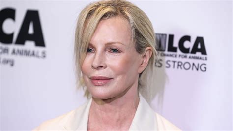 Kim Basinger La Millonaria Sex Symbol De Los 80 Que Compró Un Pueblo Malgastó Su Dinero Y Hoy