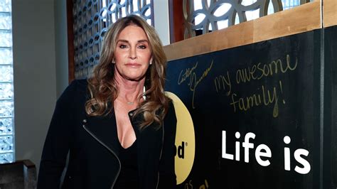 Caitlyn Jenner Considers Running For Us Senate In California Ents