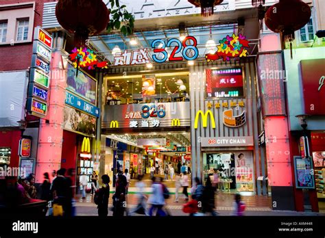 China Guangzhou canton shopping mall Stock Photo - Alamy