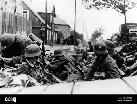 German Infantry In Action On The Eastern Front 1941 Stock Photo Alamy