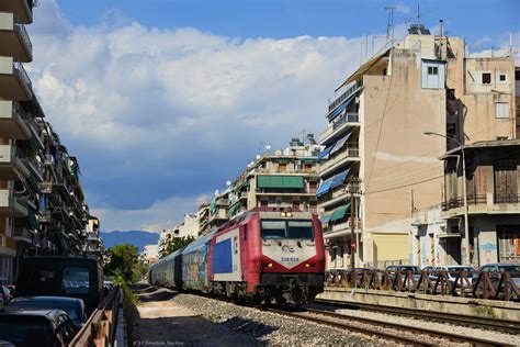 Fernzug Auf Dem Weg Zum Athener Larissa Bahnhof Auf Den Le Flickr