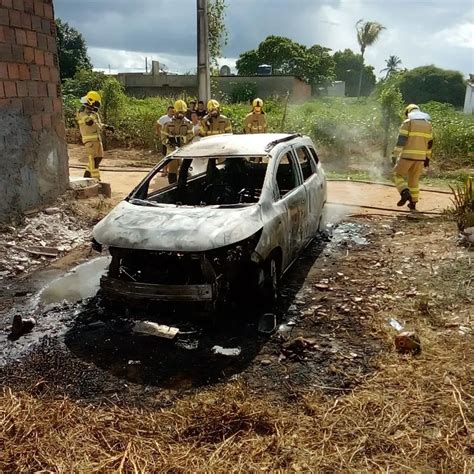 Viatura da Polícia Militar pega fogo em São Domingos O que é notícia