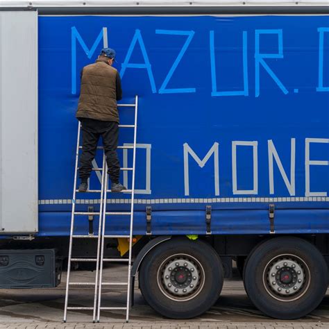 Streik In Gr Fenhausen Lkw Fahrer Warten Auf Ber Halbe Million Euro