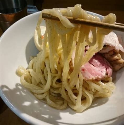 『麺屋翔』新宿で超おすすめの塩ラーメン＆鶏白湯つけ麺 ひとりごはんの味方