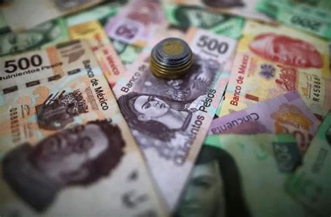 Peso mexicano avanza ante retroceso global del dólar