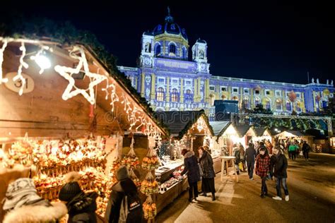 Viena Austria De Diciembre De Gente Que Visita A Maria