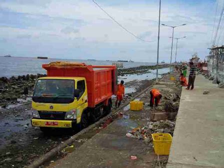 KM Laut Bersih Tak Beroperasi, Sampah di Pulau Menumpuk