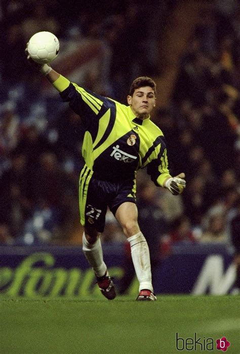 Iker Casillas En Su Debut Como Portero Titular Del Real Madrid Iker