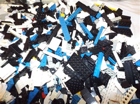 1 2 KG Genuine LEGO VINTAGE SPACE Lot Mixed Spares 928 918 6980 6953