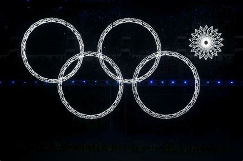 One of the Olympic Rings Malfunctions During Sochi Opening Ceremony ...