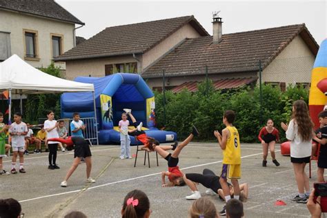 Les Abrets En Dauphin La Maternelle Et La Primaire Unies Dans La F Te