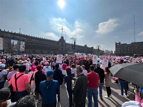 Ciudadanos se concentran en el Zócalo para sumarse a la Marcha por