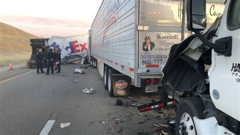 Crash Involving 3 Big Rigs Snarls I 5 Traffic In Patterson Modesto Bee