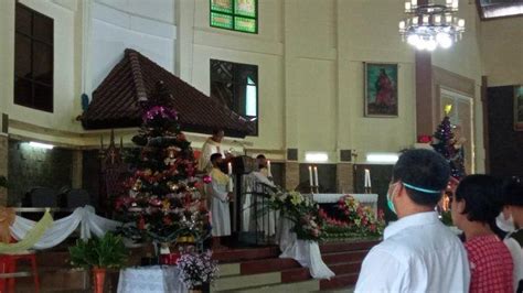 Ibadah Natal Di Gereja Katedral Santa Maria Assumpta Berjalan Khidmat