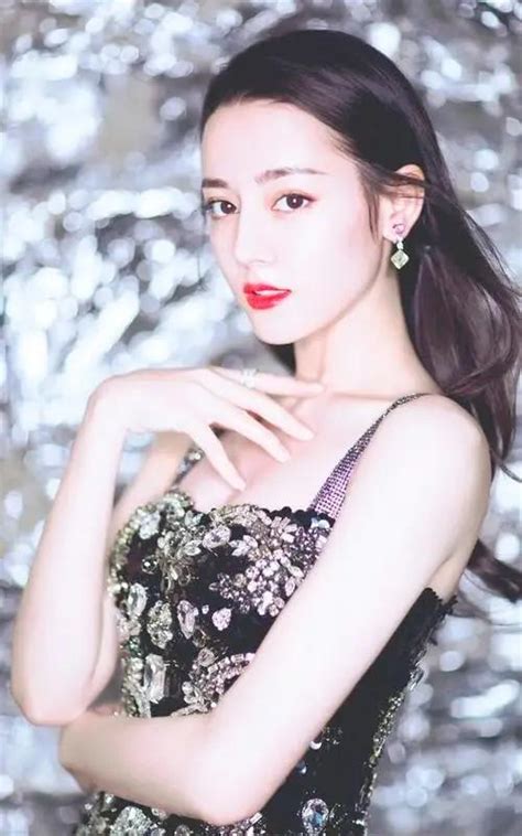 Hot Busty Yang Mi Stockings And Legs INEWS