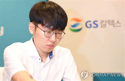 `거침없는` 신진서 9개월 연속 바둑 랭킹 1위 매일경제