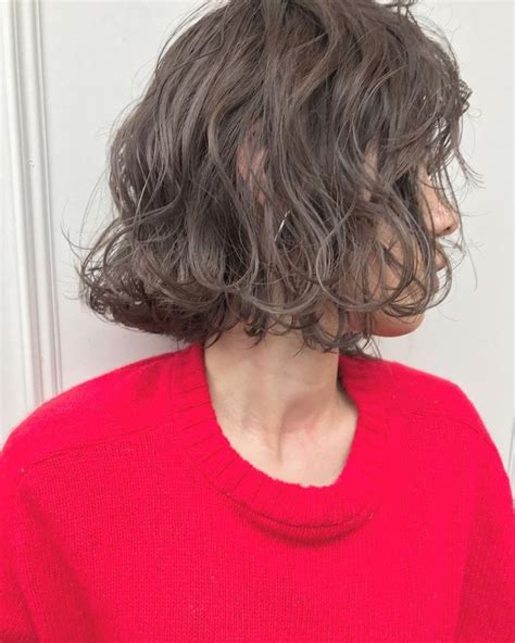 ボード「hair」のピン ミディアム パーマ 黒髪 パーマヘアの女の子 ヘアスタイリング