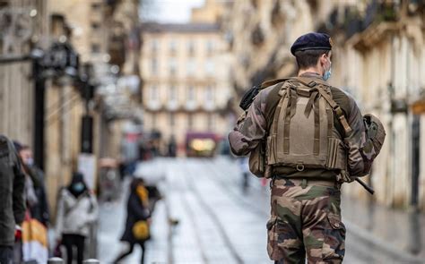 Un Militaire Sentinelle Blessé Au Couteau à Paris Un Suspect Interpellé