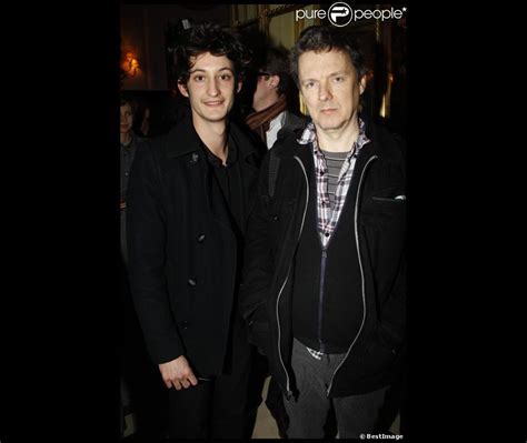 Pierre Niney Et Michel Gondry Lors De La Soirée Des Révélations à Paris