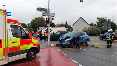 Unfall Erding Polizei Rotlichtverstoß Erneut Zusammenstoß auf Weißbräu