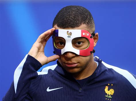 Mbappé Reclama De Jogar Com Máscara É Um Horror Absoluto Eurocopa Ge