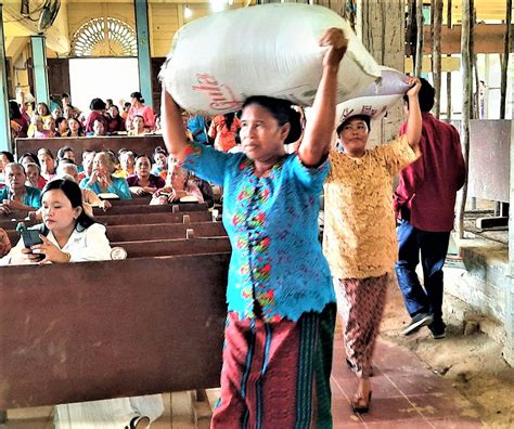 Pesta Gotilon Hkbp Janji Angkola Tiap Keluarga Persembahkan Padi Satu