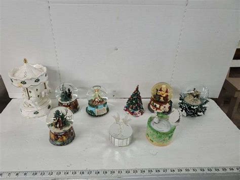 ASSORTED SNOW GLOBES & MUSIC BOXES - Isabell Auction