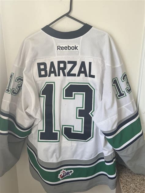 Mat Barzal Seattle Thunderbirds Jersey : r/hockeyjerseys