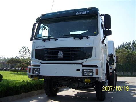 China SINOTRUK HOWO TRACTOR TRUCK 371 HP Driving Type 6x6 High Quality