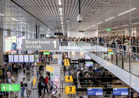 Klm Annuleert Zaterdag Vluchten Vanwege Drukte Op Schiphol Nrc