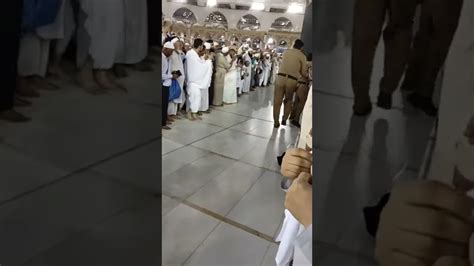 شاهد ما حدث لحظه خروج الشيخ ماهر المعيقلى إمام الحرم المكي بعد صلاة