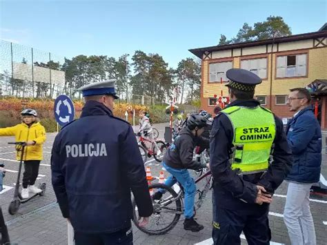 Nowe miasteczka ruchu drogowego dla namłodszych przy szkołach w