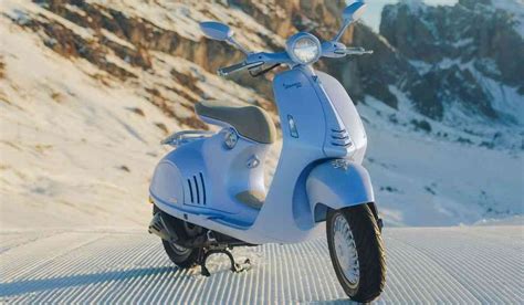 ヴェスパ、2025年の旧正月を祝い、「vespa 946 Snake」の限定版を発売 Carro E Motos