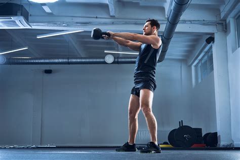 Ejercicios con kettlebells 5 movimientos que serán clave para perder