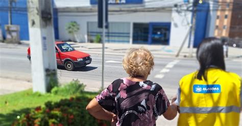 Ronda No Bairro Ajuda Idosa Quadro De Confus O Mental A