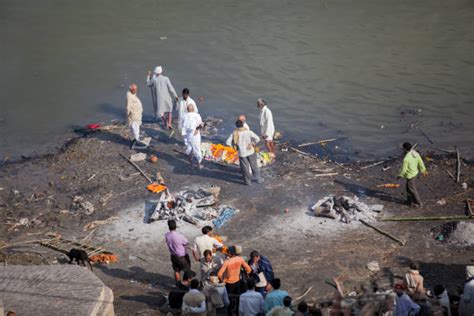 Ganges River Dead Bodies Stock Photos, Pictures & Royalty-Free Images ...