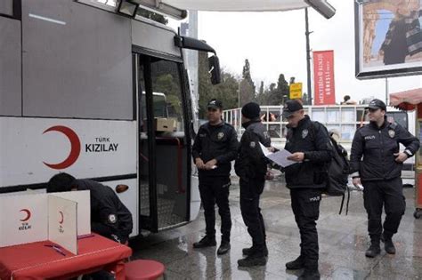 Şişli ilçe Emniyet Müdürlüğü ekiplerinden Türk Kızılay ına kan bağışı