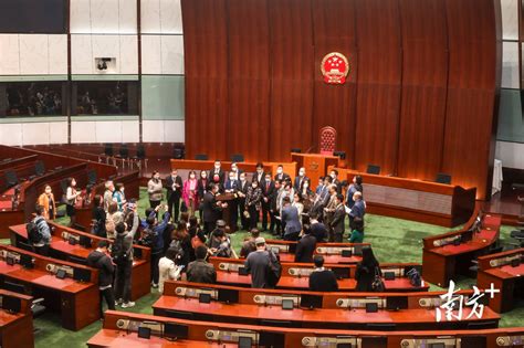 香港特区立法会选举：700万市民与90席的“最大同心圆”拉布张凤先竞选