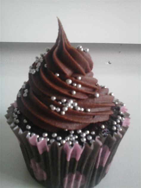 Dimirelly Cakes Cupcake De Chocolate E Baunilha Cobertura De