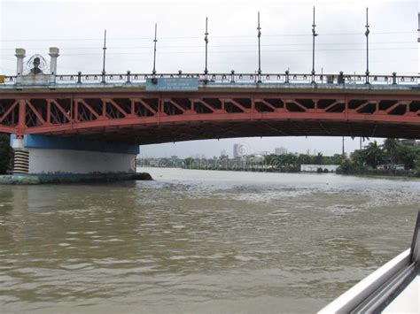 View Of Modern Buildings And The Mandaluyong Boni And Guadalupe Bridges ...