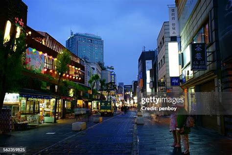 insadong street   premium high res pictures getty images